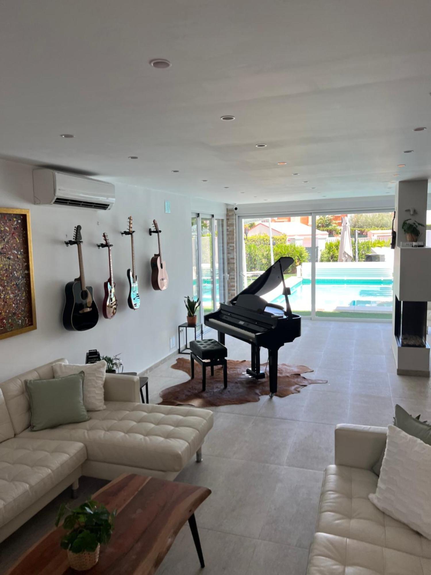 Modern Beachside Townhouse W/ Private Pool Villa