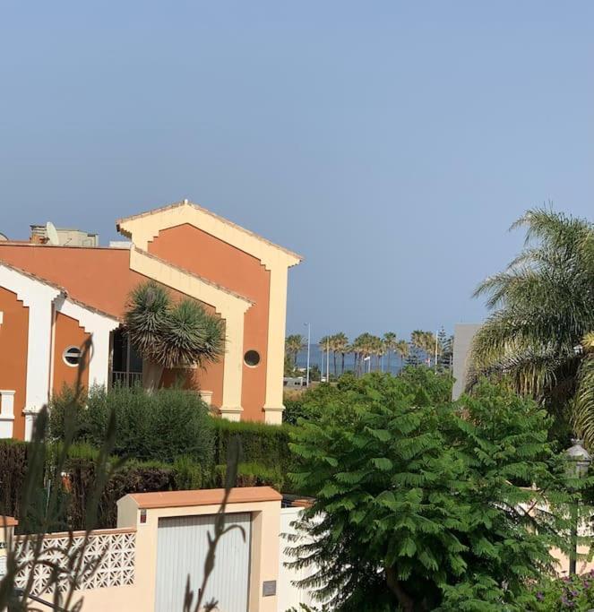 Modern Beachside Townhouse W/ Private Pool Villa