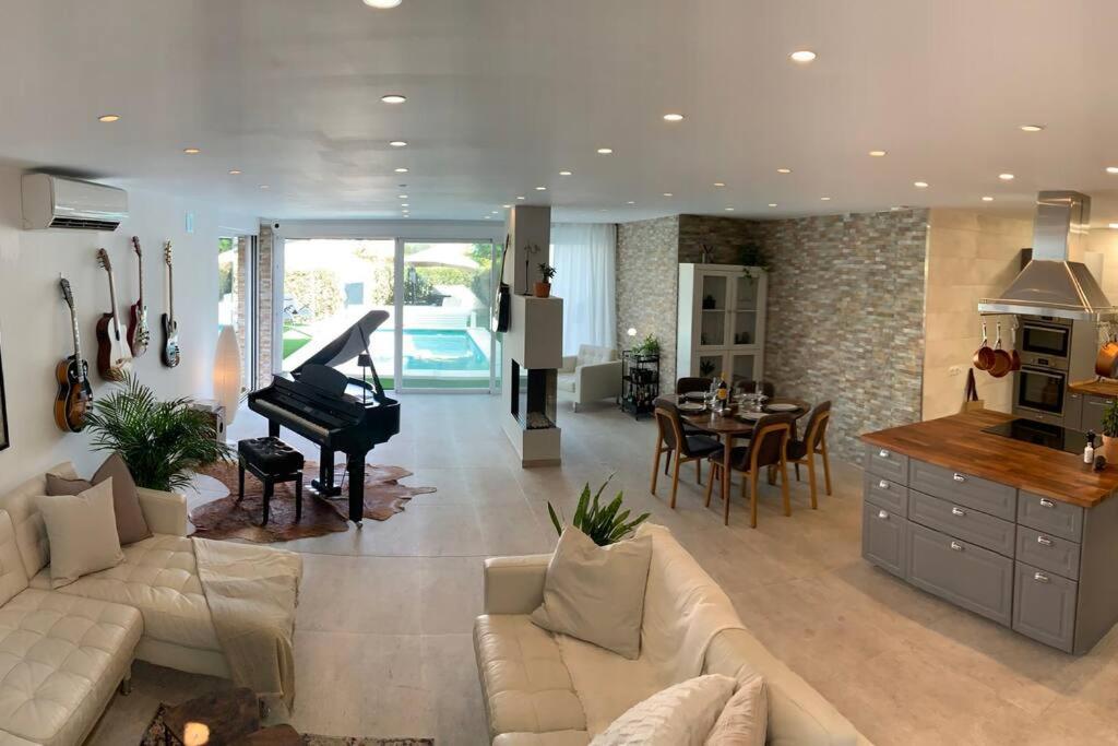 Modern Beachside Townhouse W/ Private Pool Marbella