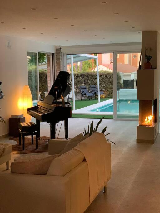 Modern Beachside Townhouse W/ Private Pool *